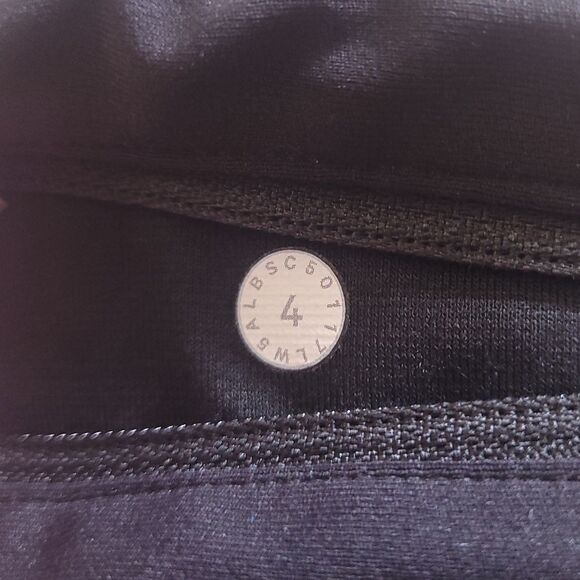 Lululemon Stuff Tight II Scalloped Reflective Dot Hem Cropped Leggings 4 - Picture 6 of 12